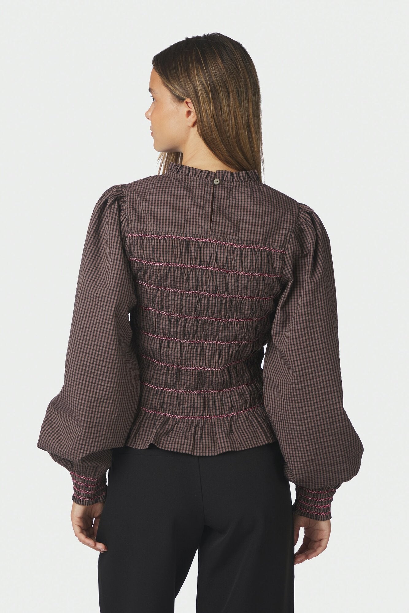 Oliana Check bluse med pufærmer – Dusty Brown